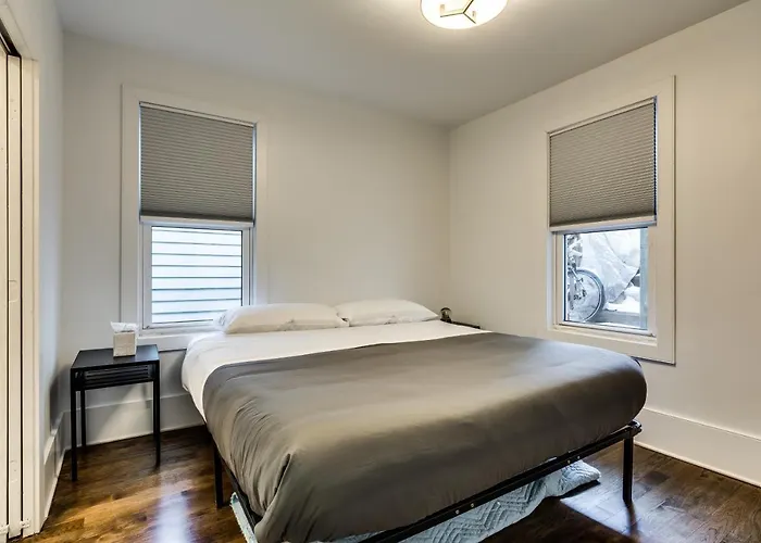 Old Town At It's Finest! Pet Friendly & Recently Renovated Top-floor Has Everything Need For A Perfect Windy Getaway *