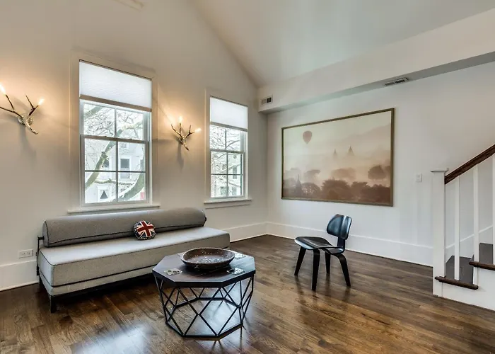 Old Town At It's Finest! Pet Friendly & Recently Renovated Top-floor Has Everything Need For A Perfect Windy Getaway Appartamento *