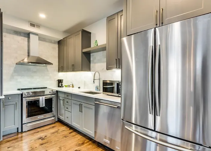 Old Town At It's Finest! Pet Friendly & Recently Renovated Top-floor Has Everything Need For A Perfect Windy Getaway
