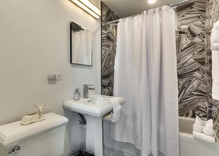 Old Town At It's Finest! Pet Friendly & Recently Renovated Top-floor Has Everything Need For A Perfect Windy Getaway